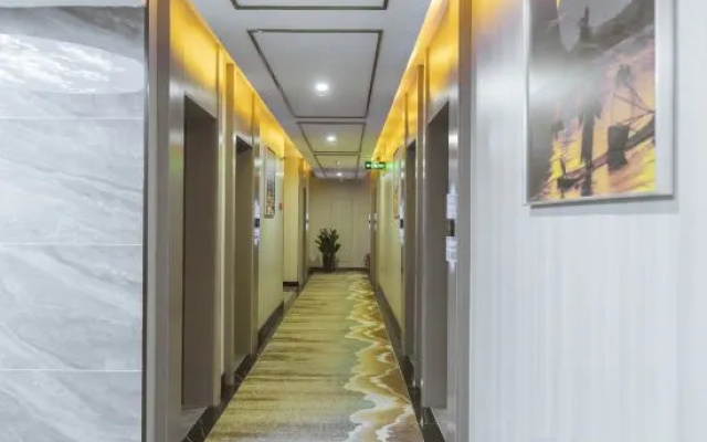 Guibei Scenery Grand Hotel (North Railway Station Zhonghao International)