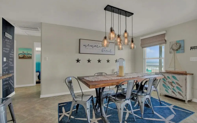 New! Beachfront Home W/grill & Stunning Views!