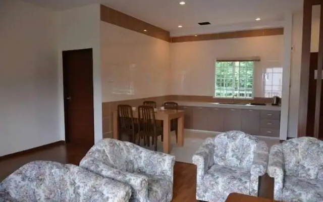 Iris House Resort