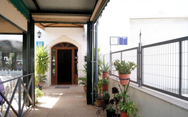 Отель Hostal Andalucia вид на фасад