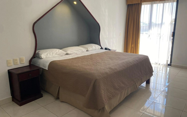 Grand Royal Tampico