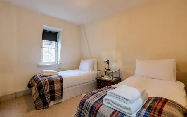 Beautiful Three Bedroom House in West London