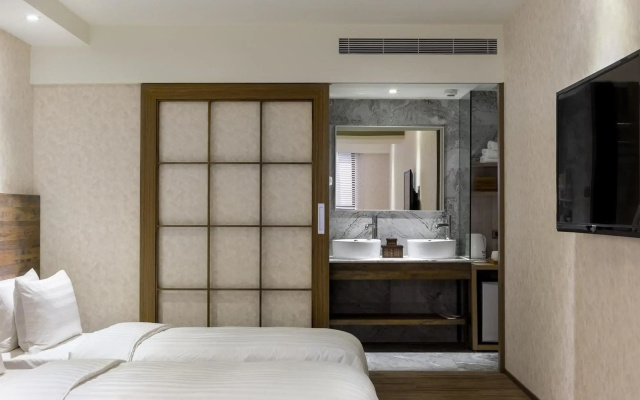 Lan Kwai Fong Garden Hotel