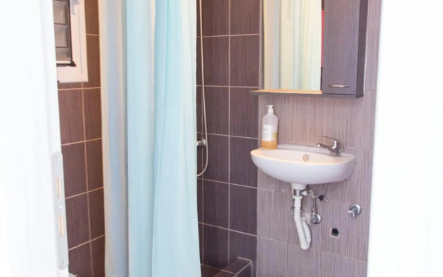 aris apartment