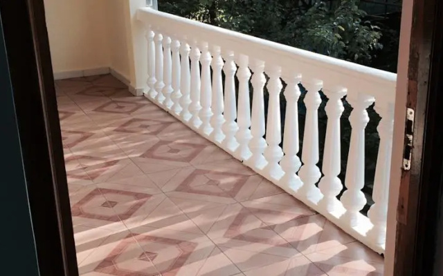 Mari Guest House