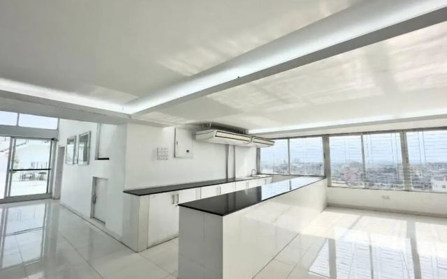 300sqft 5 Studio Gym & Pool Access