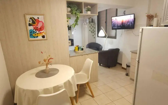 Fresh Studio Apartment near Colon Street in downtown