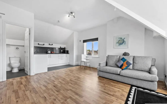 Smart Studio Ensuite Leeds Near City Centre Street Parking