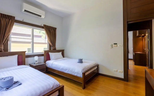 5 Bedroom Pool Villa Close To Town H5