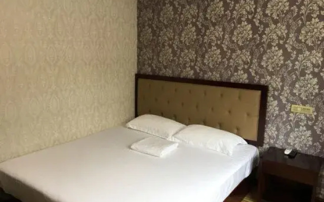 Cangnan Moon Bay Supermarket Hotel