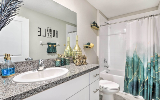 Modern & Bright Ruskin Home Near Bahia Beach!
