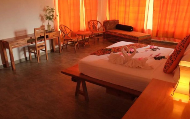Two Moons Hotel - Hostel
