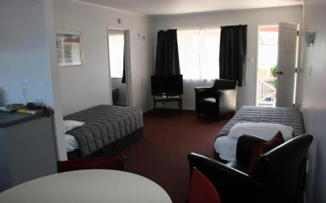 Burgundy Rose Motel