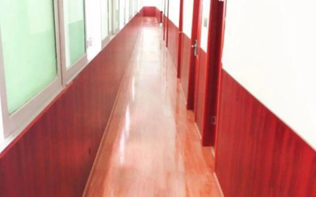 Sanjiang Hotel (Chuhe Hanjie Metro Station Provincial Museum)