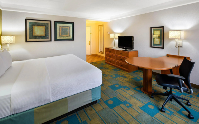 La Quinta by Wyndham Haywood Mall-Near Greenville Downtown
