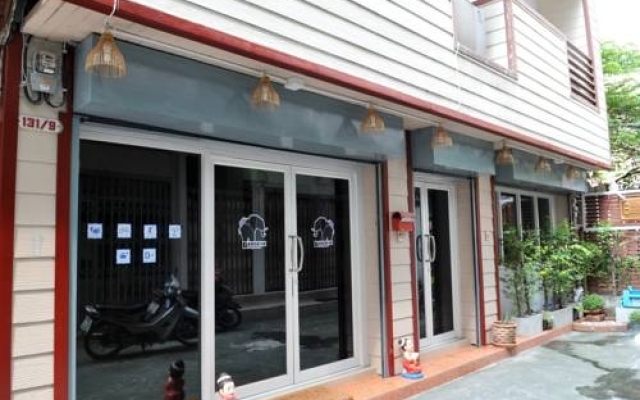 Отель Bangkok Backpacker Guesthouse Бангкок вид на фасад