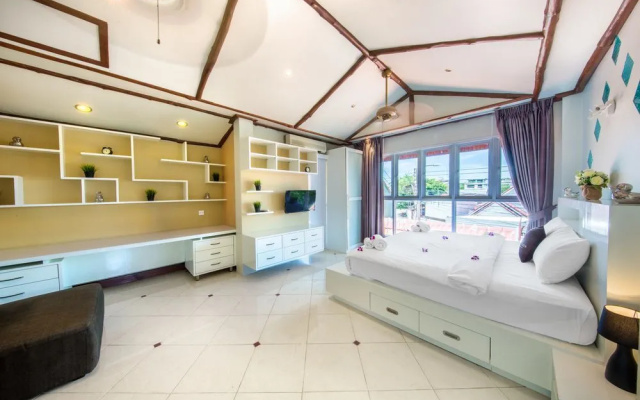 Grand Party Pool Villa