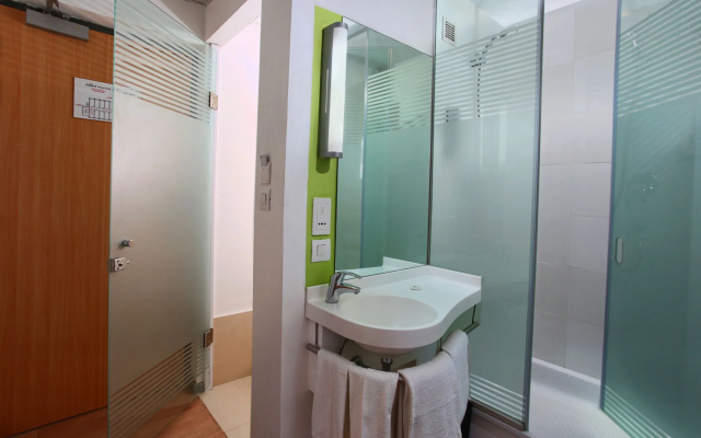 Hotel Caspia Pro Greater Noida