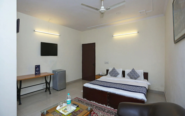 OYO 542 Kalkaji Residency Bnb