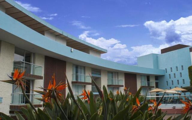 Country Hotel and Suites вид на фасад