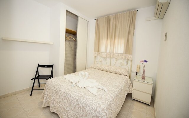 Отель Hostal Avenida Испания, Кониль-де-ла-Фронтера - отзывы, цены и фото номеров - забронировать отель Hostal Avenida онлайн вид на фасад