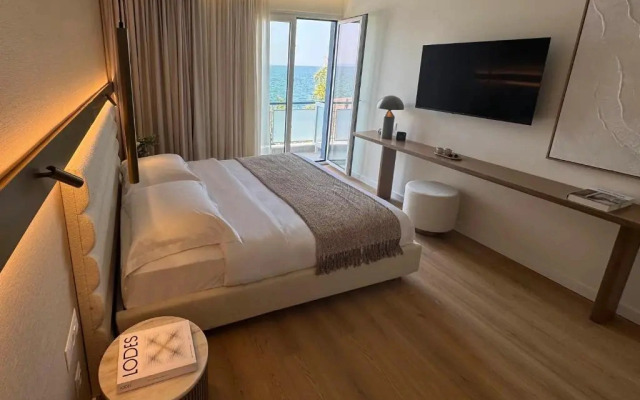 Luxury White Tower Suites