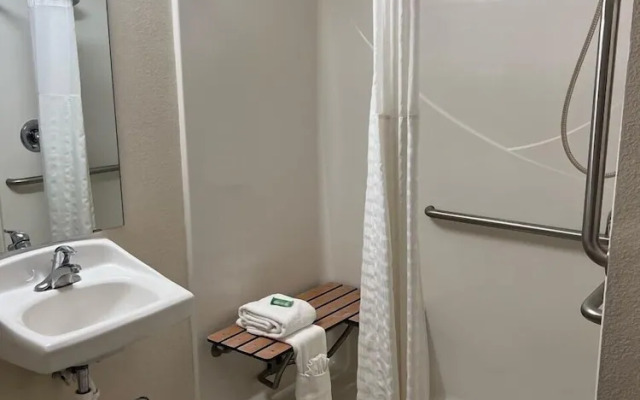GrandStay Hotel & Suites Becker Big Lake
