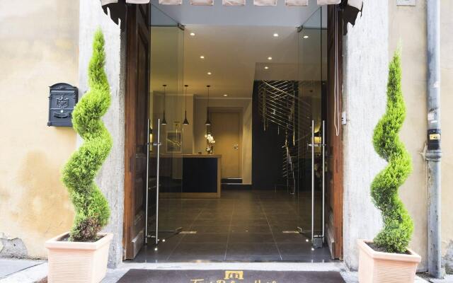 Trevi Palace Hotel вид на фасад