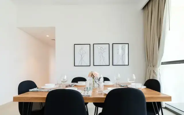 KOHH – 3BR in Downtown Views