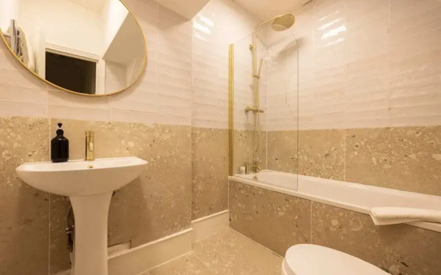 The Abinger Place - Inviting 2bdr House With Study Room & Garden