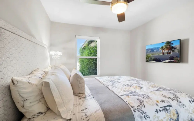 Oasis of Palm Springs