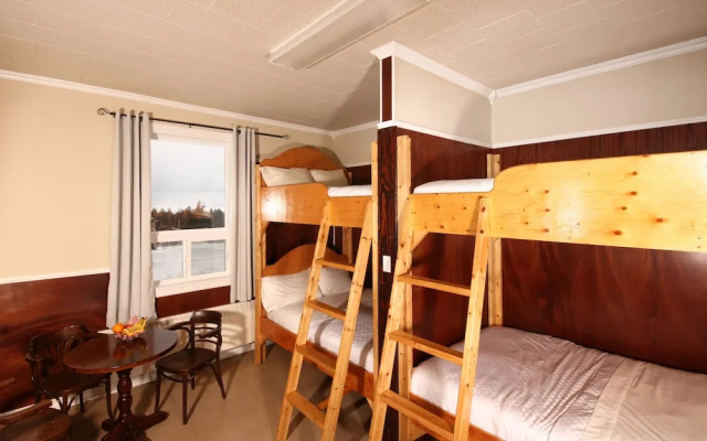 Genevieve Bay Inn