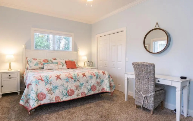 Southern Charm by Oak Island Accommodations