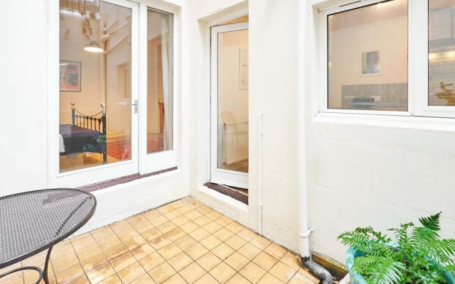 Host Stay Garden Flat