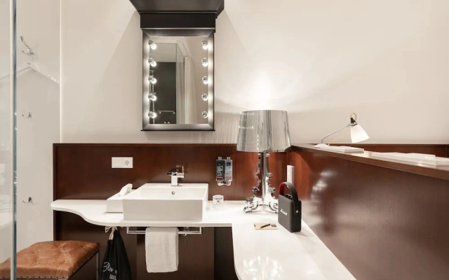 Ruby Lilou Hotel Marseille by IHG