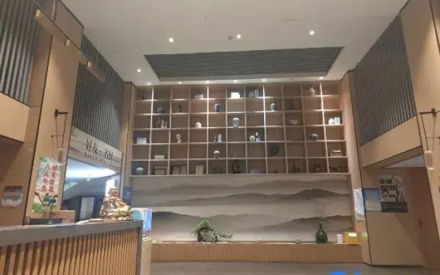 Roz Art Hotel (Ningbo Lianfeng Square Railway Station)