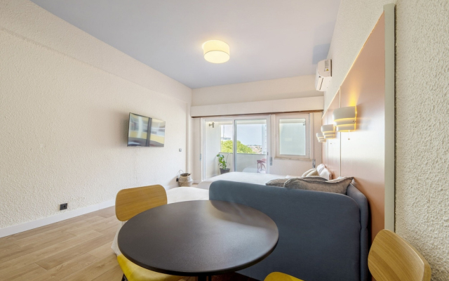 Amarelo Studio by Olala Homes