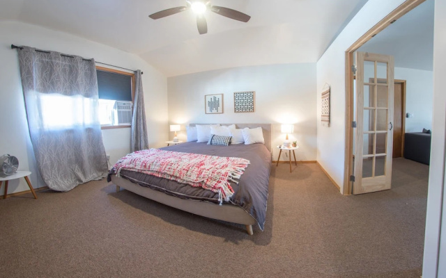 Monarch Motel