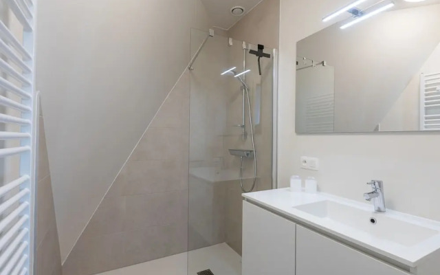 Apartment on the 2nd Floor for Family
