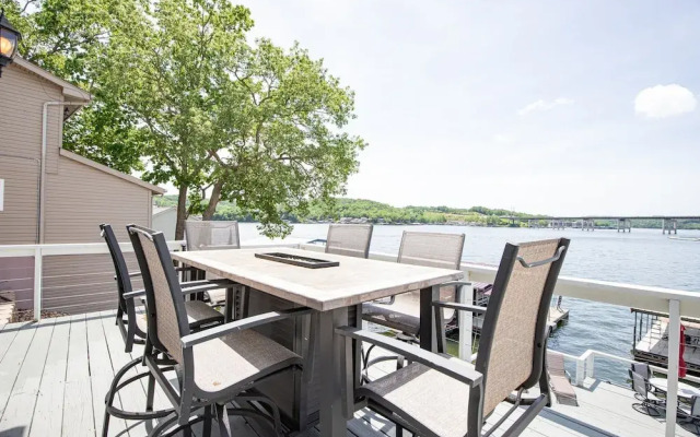 Private Lakefront Pool, Amazing Dock Sleeps 26