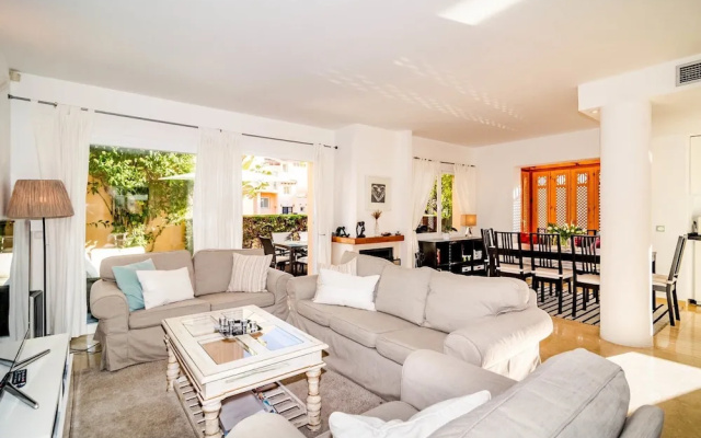 Apartment Condes de Iza-CDI - Roomservice