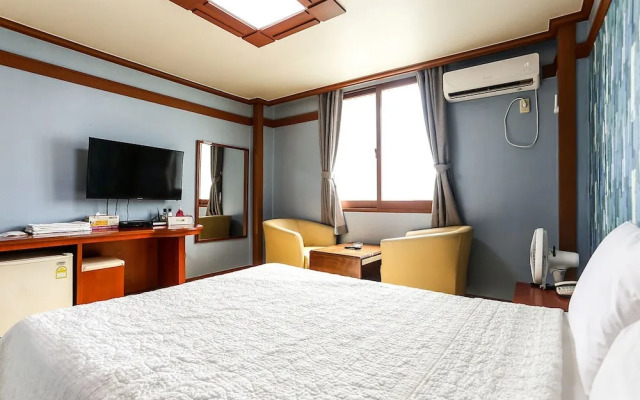 Donghae Hotel Mi