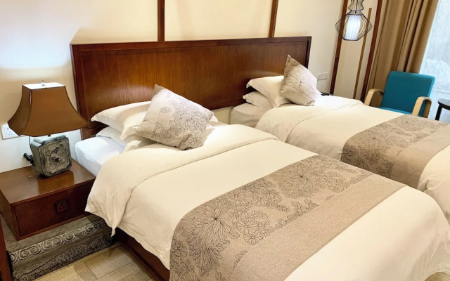 Guilin Crystal Crescent Moon Hotel