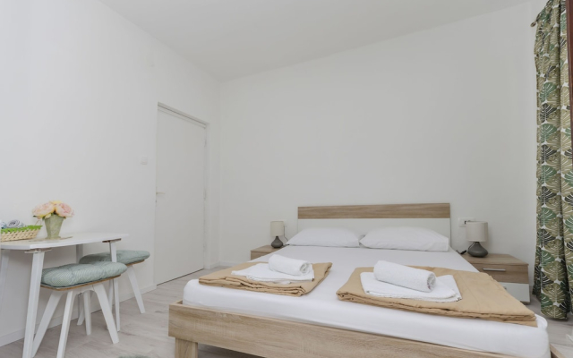 Apartments and Rooms Bepina
