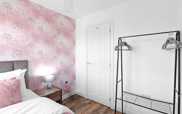 Stylish 3 Bedroom Home with Garden