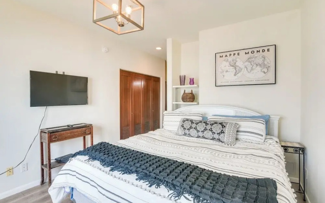 Pool Access, Walk to Beach: Galveston Condo!