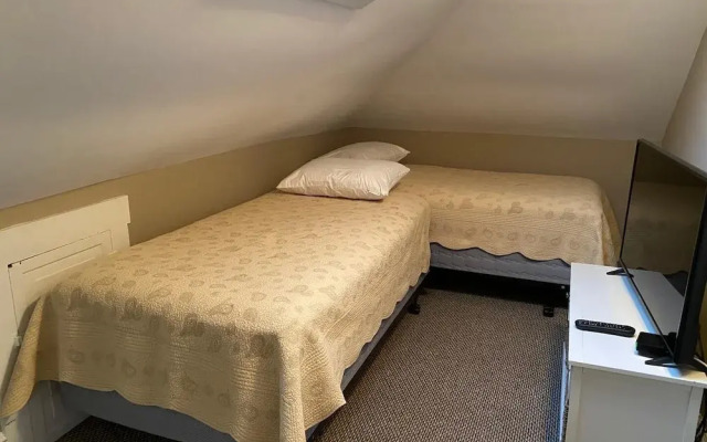 Olive Avenue 32