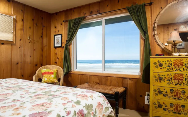 Beach Bungalow Roads End 2 Br cottage by RedAwning