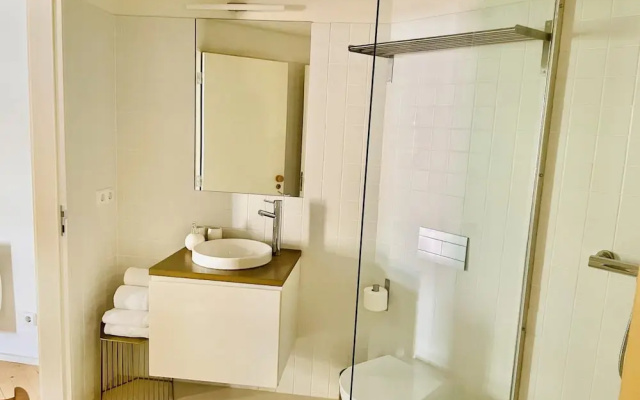 Taipas 7 in Oporto With 1 Bedrooms and 1 Bathrooms