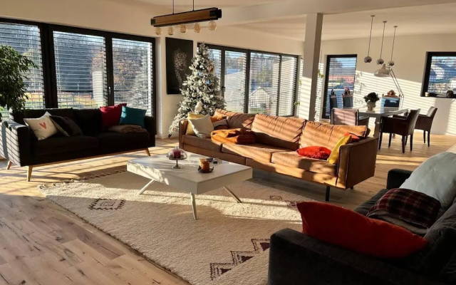 House - Sleeps 8 - Pets Ok - Garden - Parking